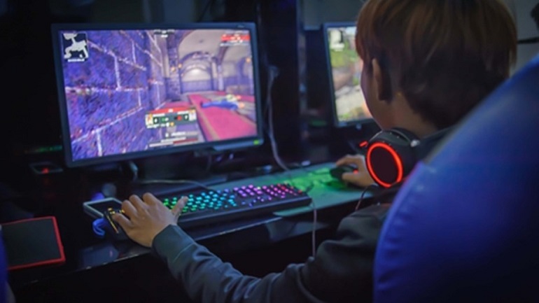 Detuvieron a dos pedófilos que usaban Fortnite: “Te consigo un fusil si me mandás una foto desnudo”
