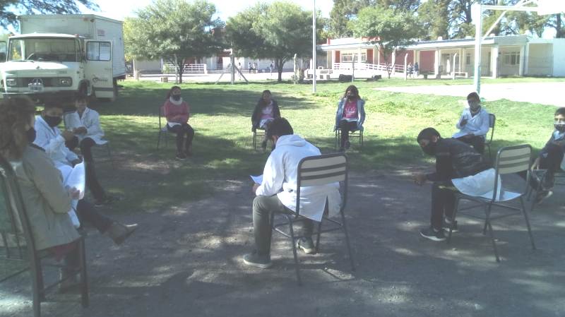 La Escuela Rural Fuerte Nuevo de General Alvear, implementó las Tertulias Dialógicas Literarias en forma presencial