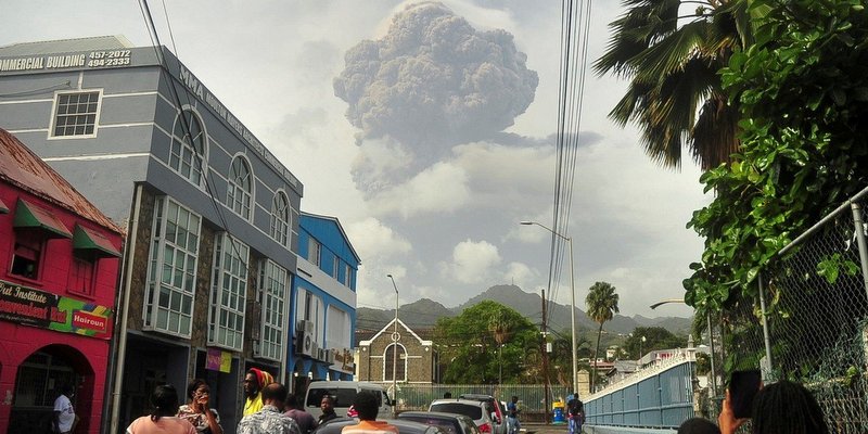 Dramática situación en San Vicente, evacúan a la gente en cruceros de lujo