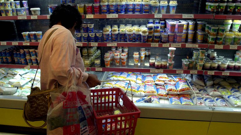 Una canasta de 120 productos con precios congelados por 180 días: la nueva apuesta del Gobierno para frenar la inflación