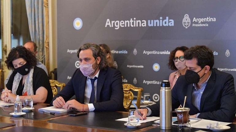 El Gobierno y los expertos evaluaron la curva de contagios y hay expectativa por las futuras restricciones