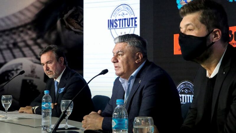 Denuncian al “Chiqui” Tapia por no respetar protocolos de Covid-19 en los clubes