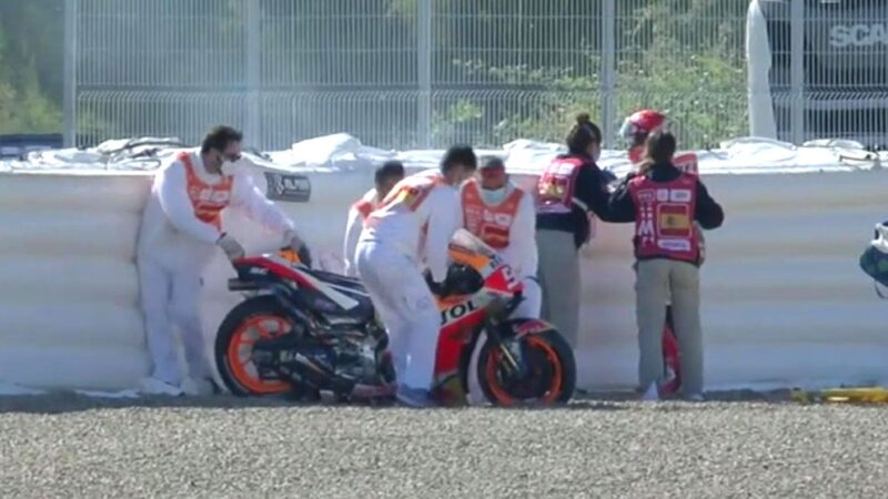 Terrorífica caída e impactante derrape de Marc Márquez en el MotoGP. Video