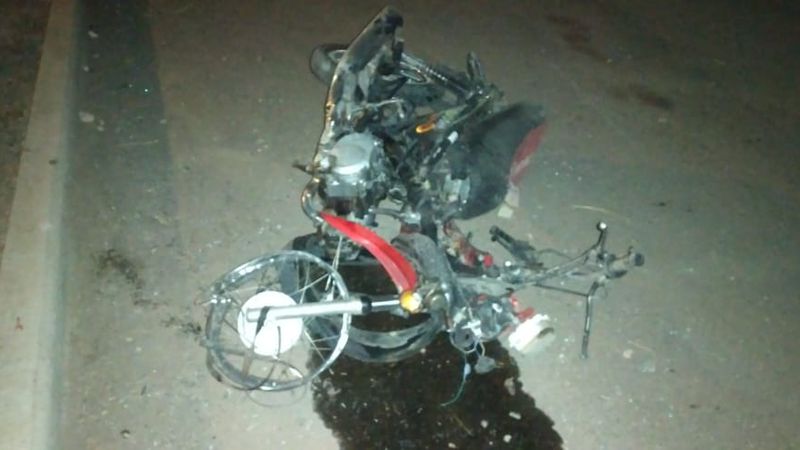 Dos adultos y un chico de 15 años fallecieron tras un choque entre un auto y una moto en Godoy Cruz