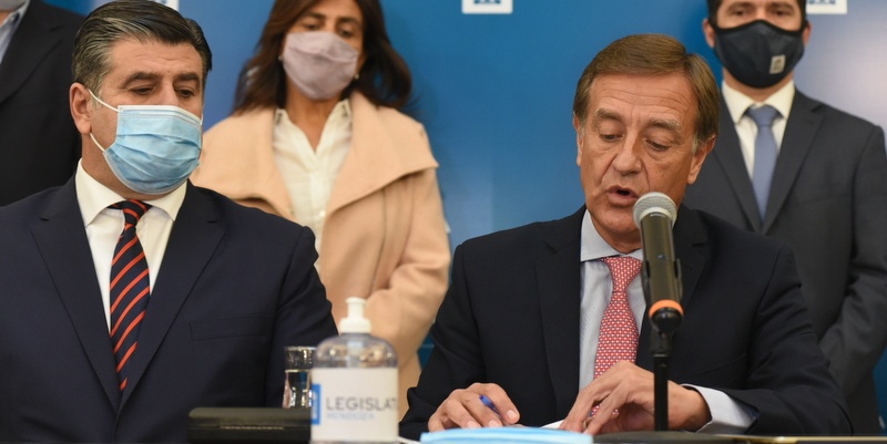 Suarez: “Vamos a mantener la presencialidad en las escuelas”