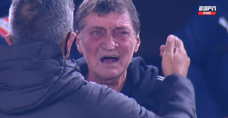 Grito al cielo, profundo abrazo y lágrimas: el conmovedor partido de Falcioni a horas de la muerte de su esposa