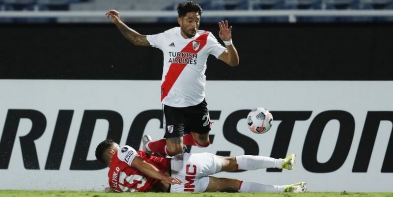 Con un jugador de campo al arco, River Plate irá por una victoria histórica en la Copa Libertadores