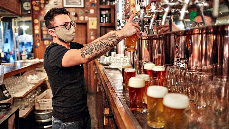 Suarez dispuso subsidios para sectores del turismo, alojamiento y gastronomía