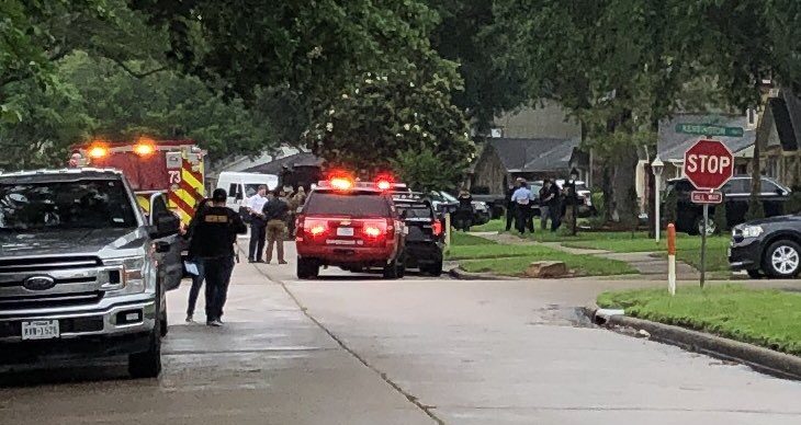 Encuentran cerca de 90 personas hacinadas en una casa de Houston, en un posible caso de tráfico humano