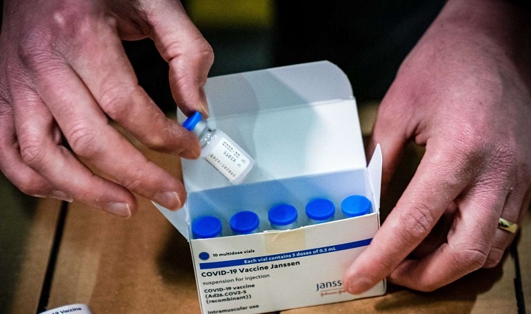 Uno por uno, los siete laboratorios con los que el Gobierno negocia para diversificar la canasta de vacunas y agilizar el plan de inoculación