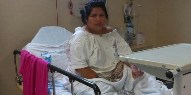 Fue por una apendicitis y le amputaron piernas y manos por error