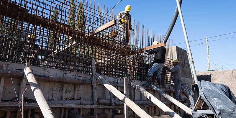 Comenzó el llenado de concreto de los muros de la estación de bombeo de última generación