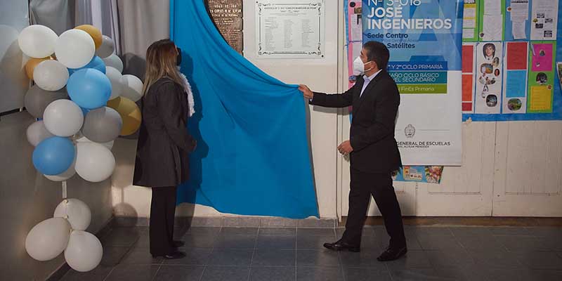 Descubrieron una placa por los 100 años de la Escuela Carlos María de Alvear