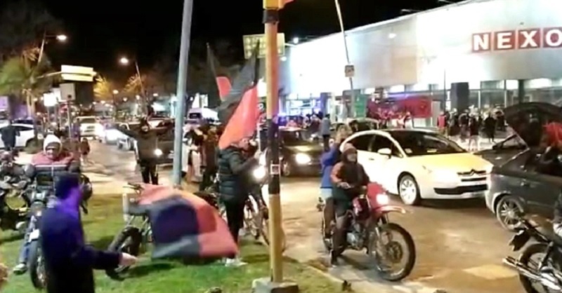 Descontrol en el triunfo de Colón: festejó en las calles sin barbijos ni distanciamiento
