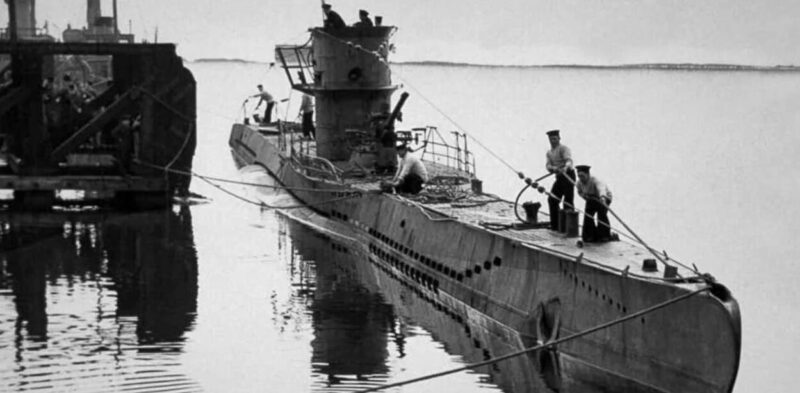Increíble pero real: hundió un poderoso submarino nazi por ir al baño y tirar mal la cadena