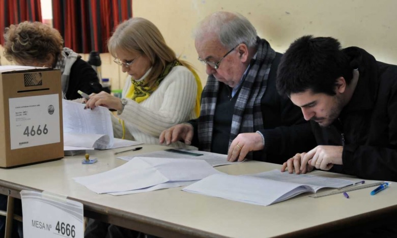 Elecciones 2021: el Gobierno declarará “trabajadores esenciales” a las autoridades de mesa y duplicará el valor de los viáticos