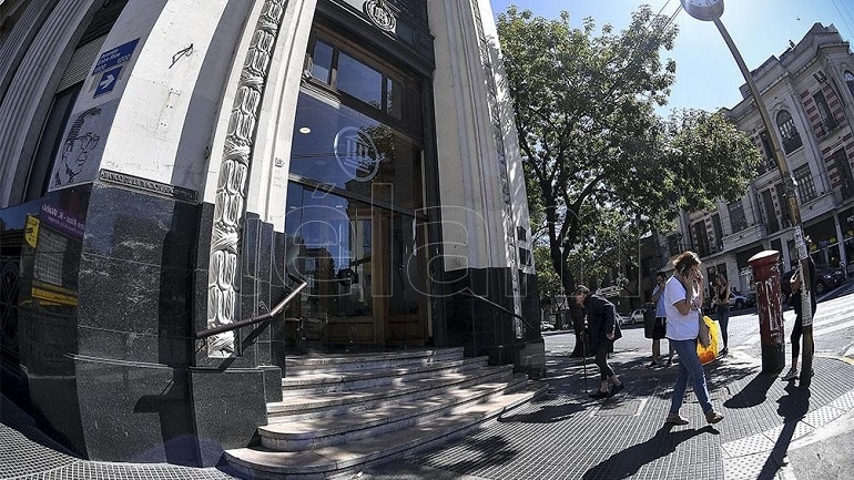 La Bancaria convino la revisión paritaria 2021 con una mejora salarial que superará el 45%