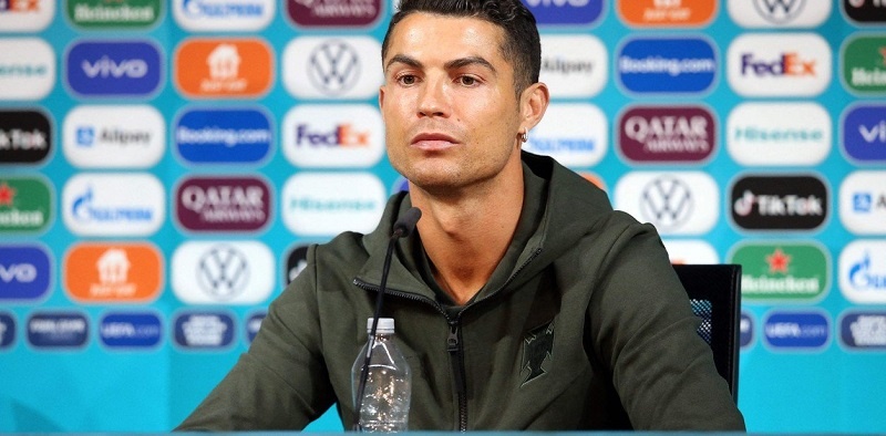 Por despreciar la gaseosa, Cristiano Ronaldo le hizo perder miles de millones a Coca-Cola