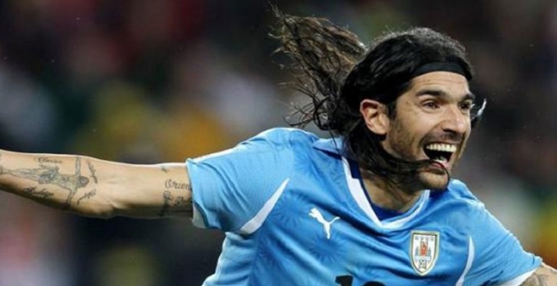 A los 44 años y luego de haber jugado en 31 equipos diferentes, Sebastián Abreu anunció que se retira del fútbol