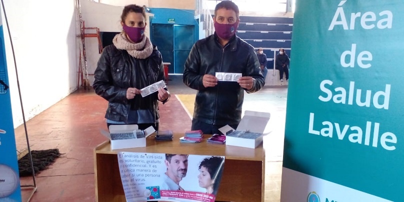 Distribuyen métodos anticonceptivos en los centros de vacunación y en el territorio