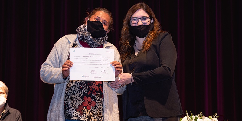 45 alvearenses recibieron su certificado nacional de Cuidadores del Adulto Mayor