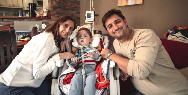 Lolo padece Atrofia Muscular Espinal y necesita un medicamento que cuesta USD 2 millones antes de cumplir los dos años