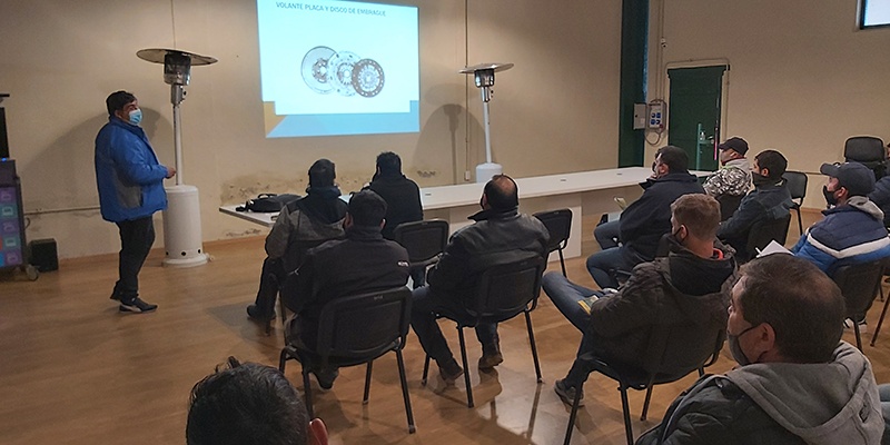 Se dictó el “Taller de Mantenimiento y Arreglo Básico de Tractores”, en el Punto Digital.