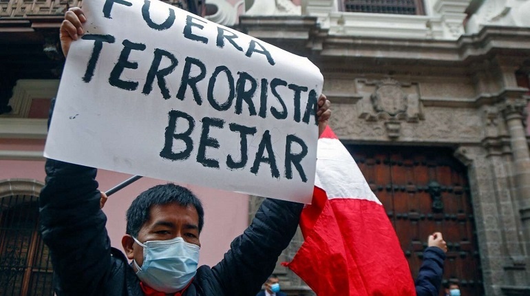 Primer tropiezo de Pedro Castillo: renunció su canciller tras una polémica sobre el origen del terrorismo en Perú