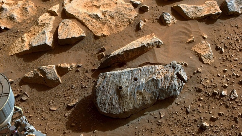 Las primeras muestras de roca extraídas por el róver Perseverance en Marte revelan un “entorno sostenido potencialmente habitable”