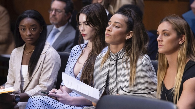 “¿Cuánto vale una niña?”: Gimnastas víctimas de abusos piden justicia por los errores del FBI en el caso de Larry Nassar