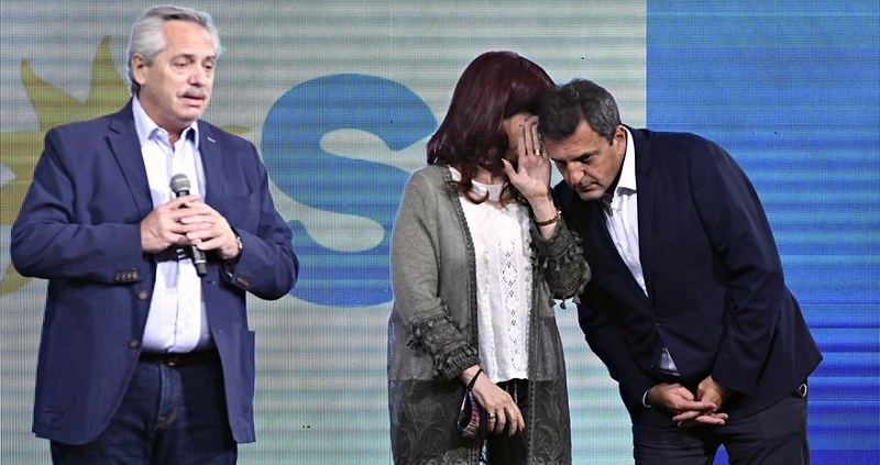 72 copas de champán: el ministro al que todos señalan no piensa irse