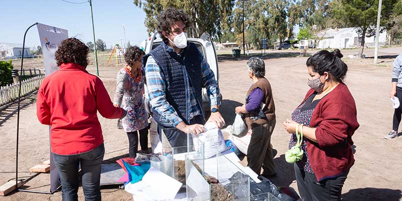 Se realizó la venta de compost y se capacitó a vecinos sobre cómo producir este material