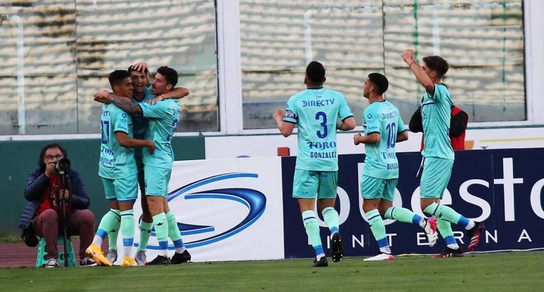 El Tomba eliminó a Racing por penales es un partido para el infarto