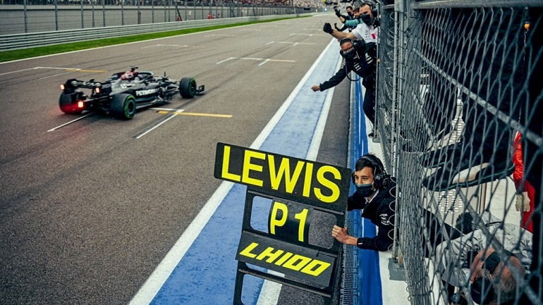 Hamilton logró su triunfo número cien en Rusia y es el nuevo líder del campeonato