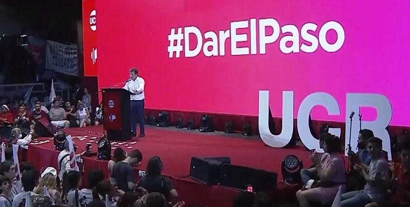 Trompadas y patadas entre militantes de la UCR y barras de Ferro en el acto del radicalismo