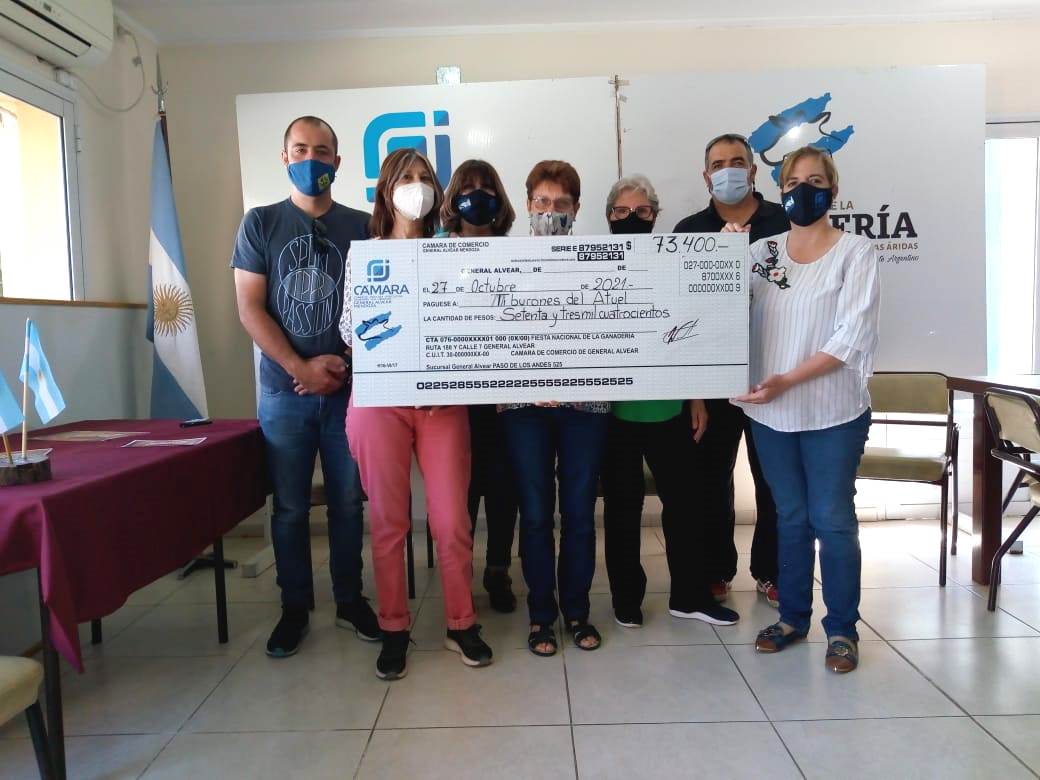 El té solidario de la Fiesta de la Ganadería donó más de $70.000 a los Tiburones del Atuel