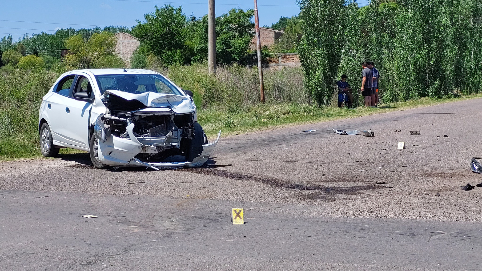 Fuerte accidente en calle G e Ingeniero Lange