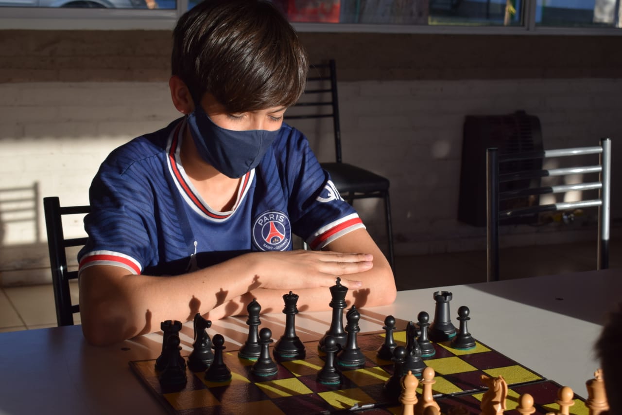 Un robot quiebra el dedo de un niño de 7 años durante una partida de ajedrez