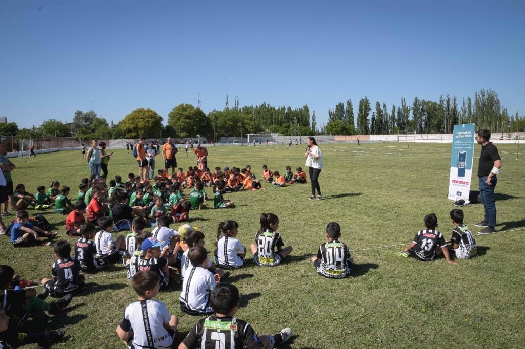 Se dictó una charla durante la Copa Zummy para concientizar sobre los derechos de los niños