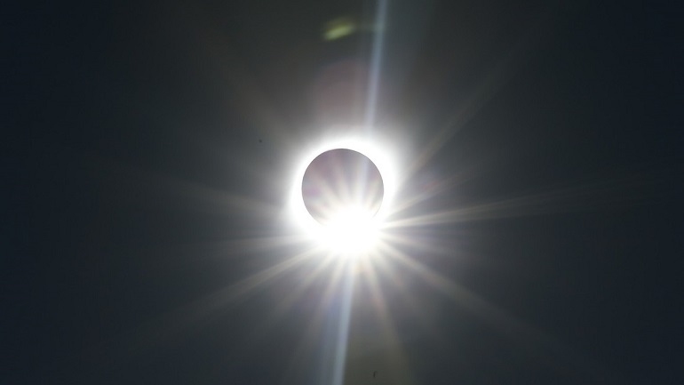 Dónde ver el eclipse solar total del 8 de abril: la NASA reveló cómo verlo de forma segura