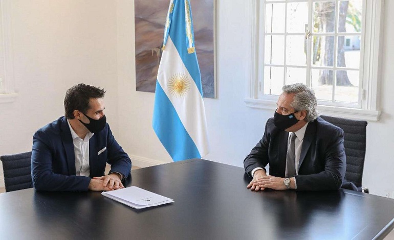 Para evitar subas en los precios de las naftas, el Gobierno seguirá sin actualizar dos impuestos