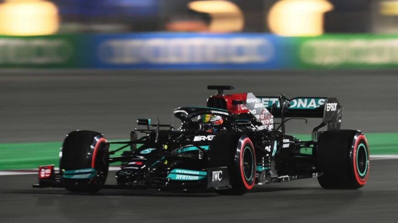 Lewis Hamilton hizo la pole y largará primero en el GP de Qatar