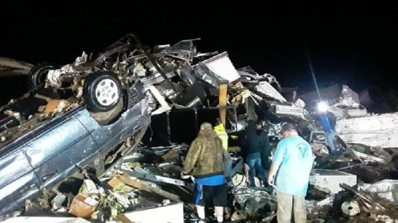 Tornados nocturnos golpearon Kentucky, en EEUU: las autoridades confirmaron que hay al menos 50 muertos
