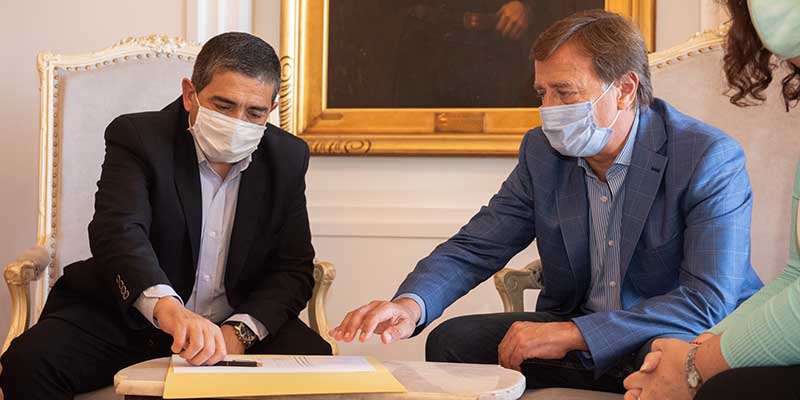 El Gobernador firmó la escritura traslativa de dominio de Ugacoop al Municipio de Alvear para construir un polo educativo