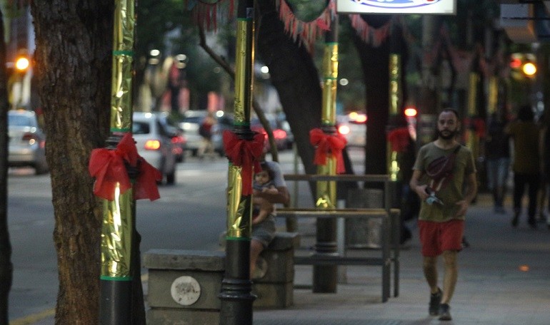 La inflación vs la Navidad: los argentinos tienen cada vez menos dinero para comprar regalos