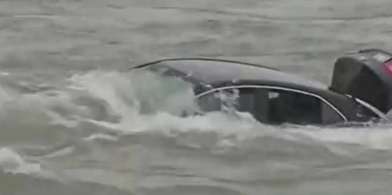 Una mujer murió al caer su auto al borde de las cataratas del Niágara