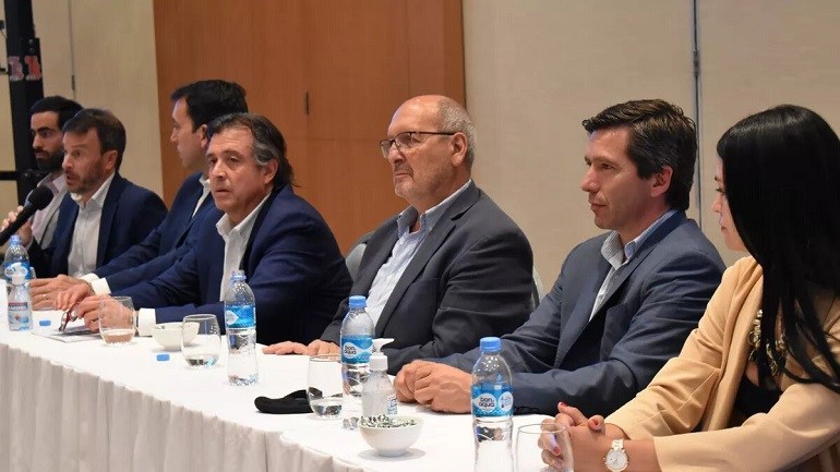Ministros e intendentes coincidieron en la necesidad de darle más poder a los municipios