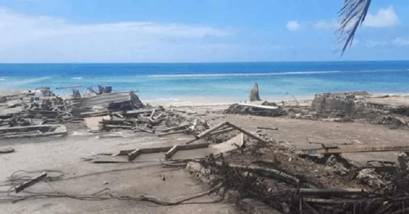Sobreviviente de Tonga: “La novena vez que me sumergí, salí y agarré un tronco. Eso es lo que me mantuvo a flote”