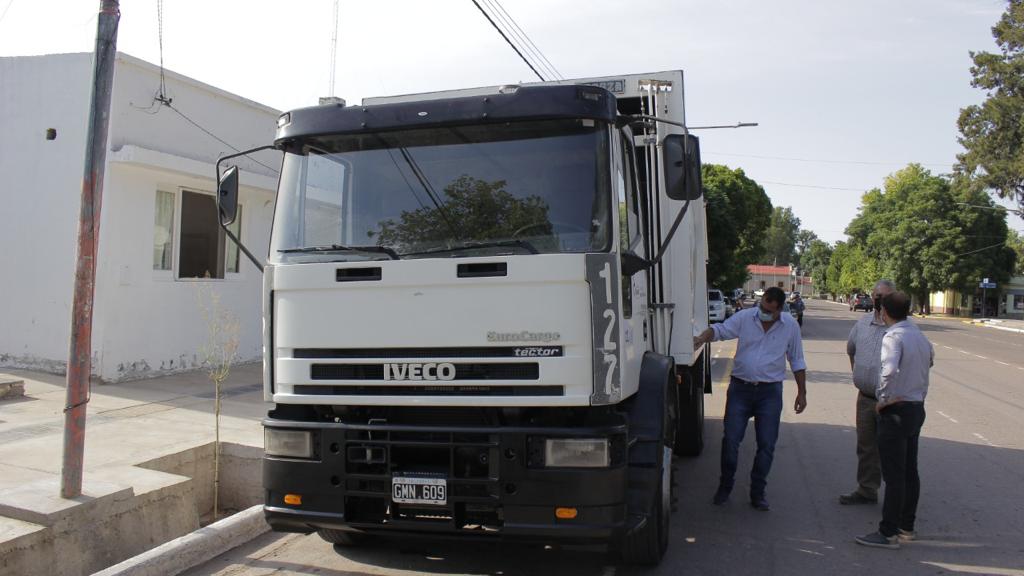 Se entregó un camión compactador recolector de RSU para el distrito de Bowen
