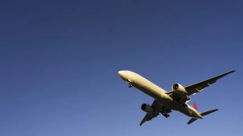 5G: cómo afecta esta tecnología a los aviones comerciales (y por qué las aerolíneas en EE.UU. hablan de un peligro inminente)